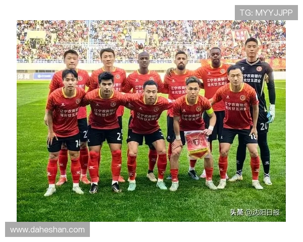 足球明星街头偶遇粉丝引发热议瞬间曝光引发媒体关注